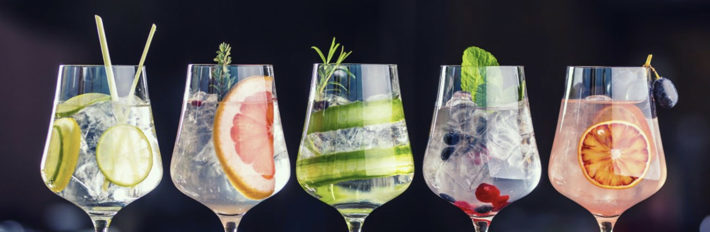 HAUSGEMACHTE COCKTAILS